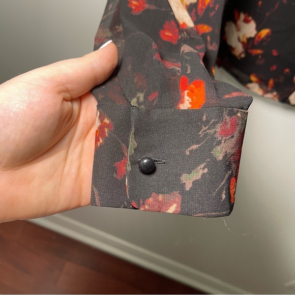 Aritzia Wilfred Women's black red floral ruffle long sleeve nadine blouse in M - Picture 6 of 8